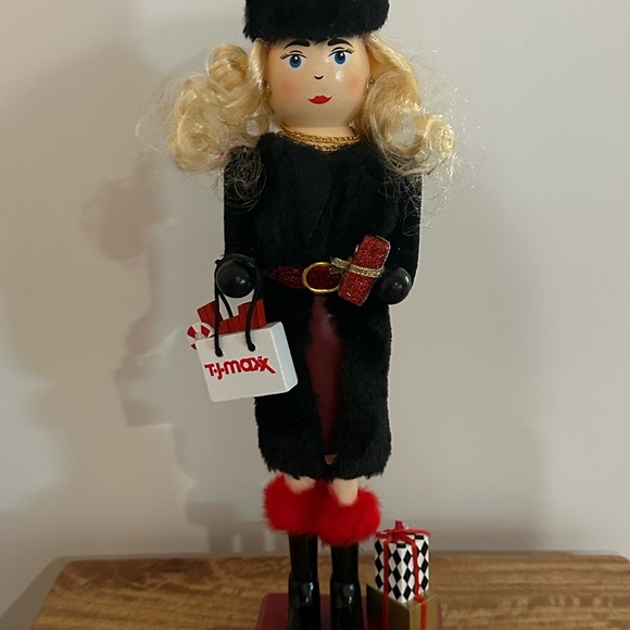 New Tjmaxx Nutcracker Shopping Girl Christmas Figurine - Picture 1 of 7